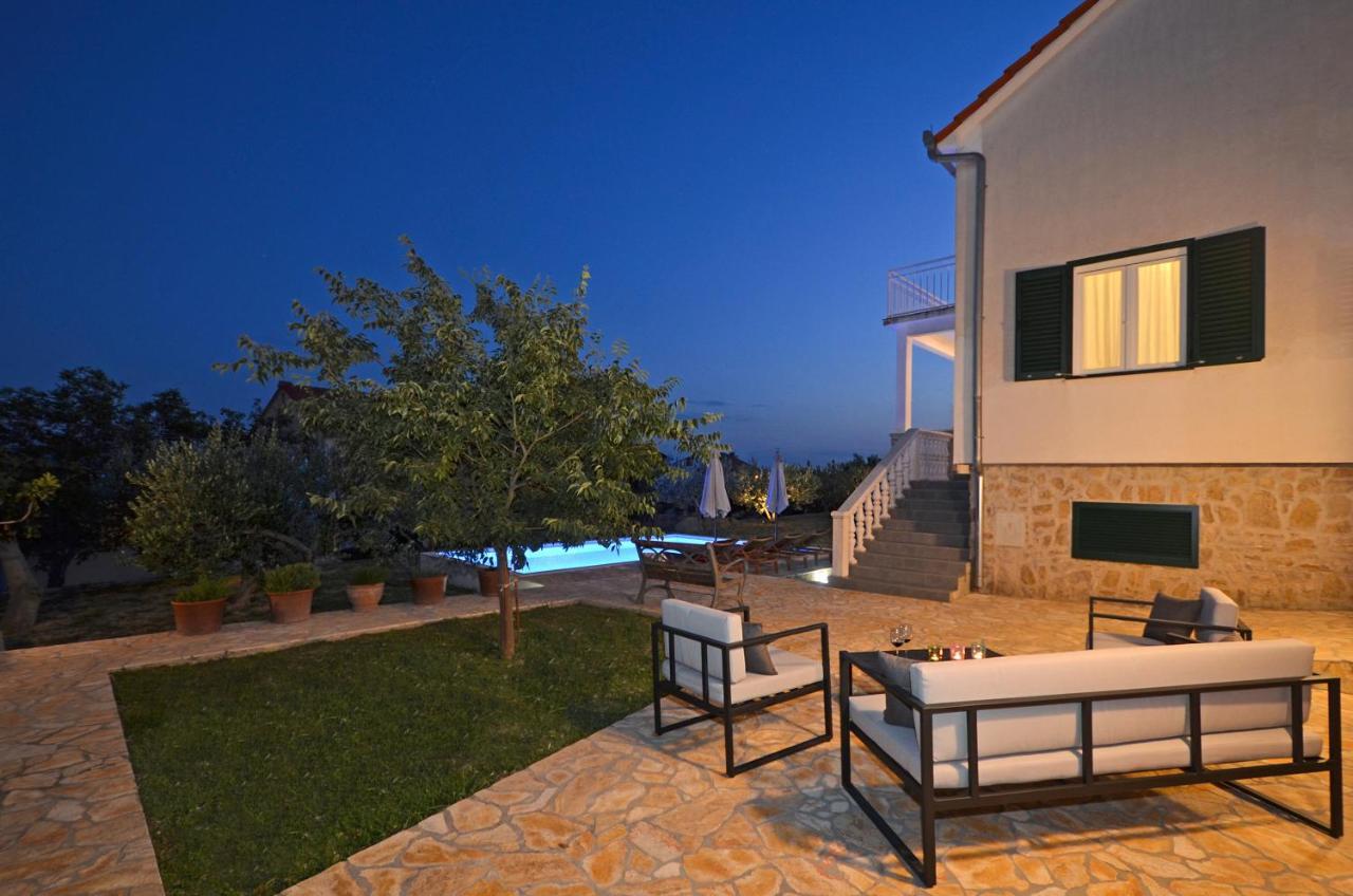 Holiday Home Nevera Kaštela Exteriér fotografie